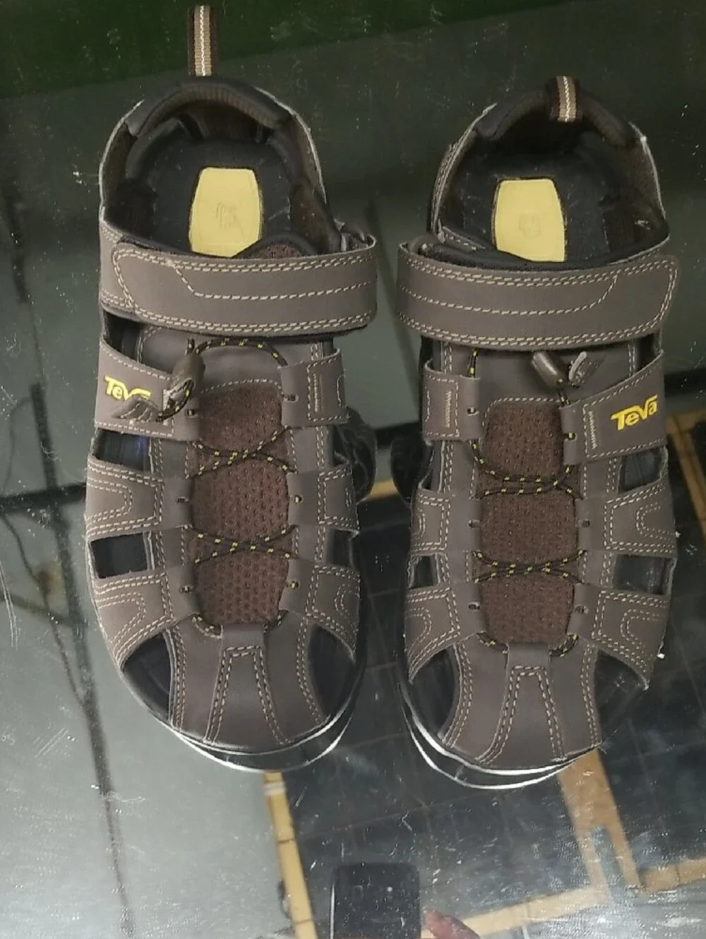 Mens 8 Teva Forebay Fisherman Sandals Mens Size 8 Brown Leather Hook & Loop MINT